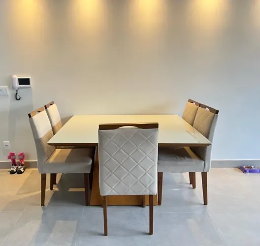 Mesa de jantar 6 cadeiras estofadas