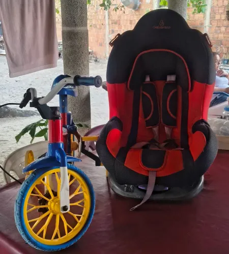 Bicicleta infalível e Cadeirinha para Carro.