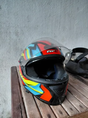 Capacete