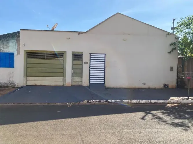 Casa Bem Localizada à Venda no Centro de Acreúna/GO