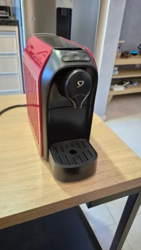 Cafeteira Três Corações Passione + Suporte Premium Cápsulas