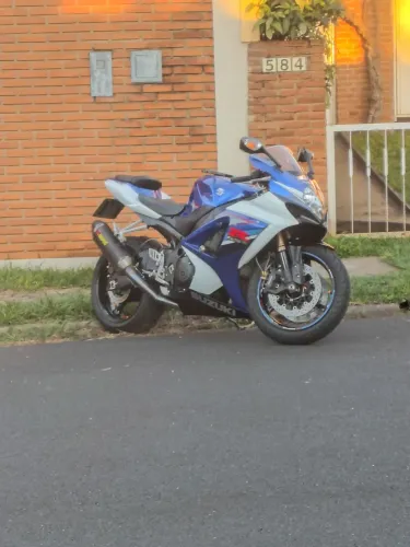 VENDO SRAD. 1000. MOTO MUITO NOVA