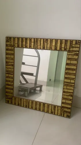Espelho com moldura em madeira 70cmX70cm