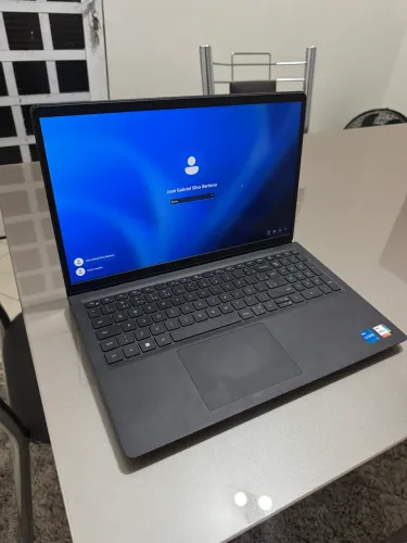 Dell Inspiron 15 3530 com i5-1334U, 16 GB RAM e SSD 512 GB