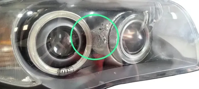 Farol Bmw 120i Lado Direito 2008 (detalhes) (Usado)