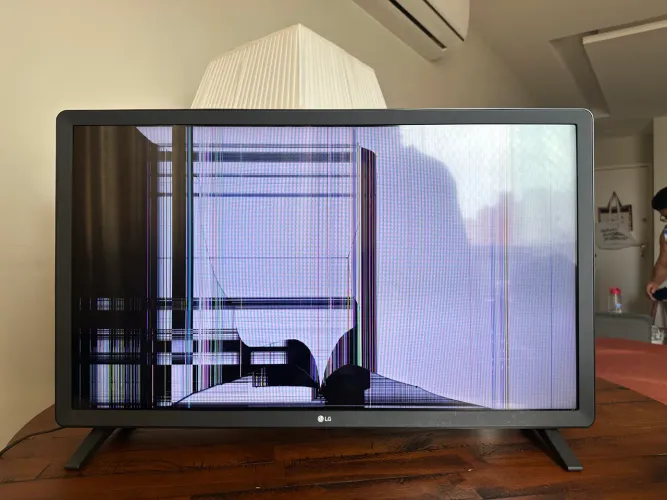 Tv para reparo ou retirada de peças 32 polegadas