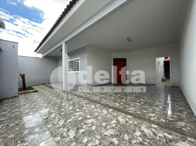 Casa Residencial disponível para venda no bairro Gravatás em Uberlândia-MG