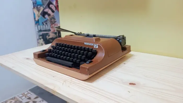Máquina de Escrever Retrô Remington 25 com Maleta Original