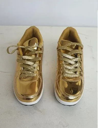 Tênis casual dourado 33 novo