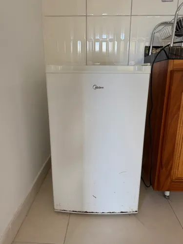 Frigobar Midea 124 Litros modelo MRC12B1