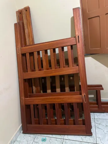 Vende se beliche de madeira