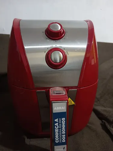 Vendo uma Air Fry semi nova. Motivo de viagem. R$500,00  