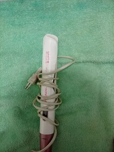 Oi pessoal essa chapinha de cachos vale apena por que ela faz os cachos mas fofos e eu nao