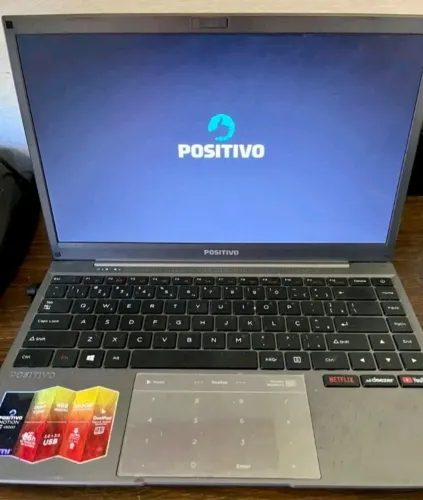 Vende-se Notebook Positivo Motion em ótimo estado de conservação.