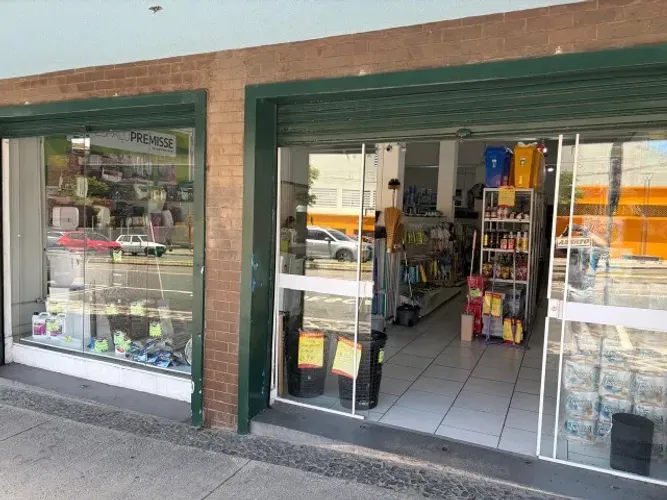 Vende-se ponto comercial em frente ao mercado municipal de Curitiba, com 350m² e estoque