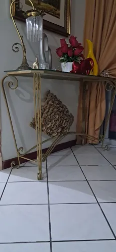 Aparador de ferro maciço