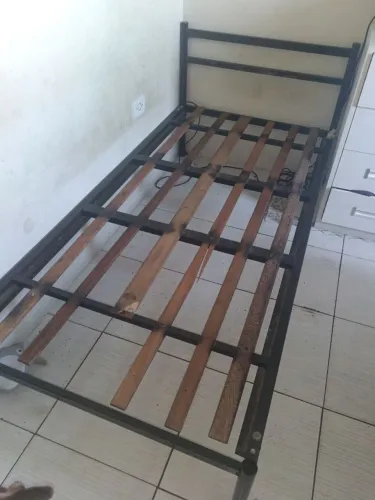Cama de Solteiro de ferro reforçada 