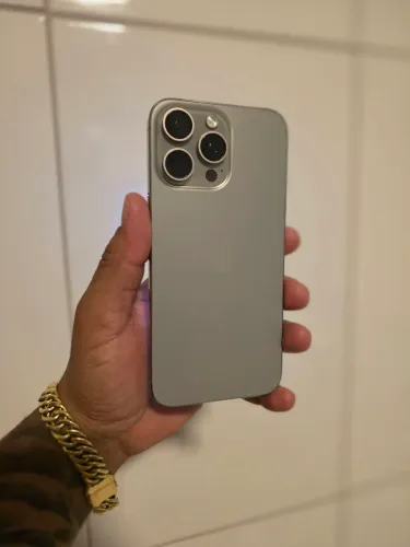 Iphone 15 pro max 256gb muito conservado