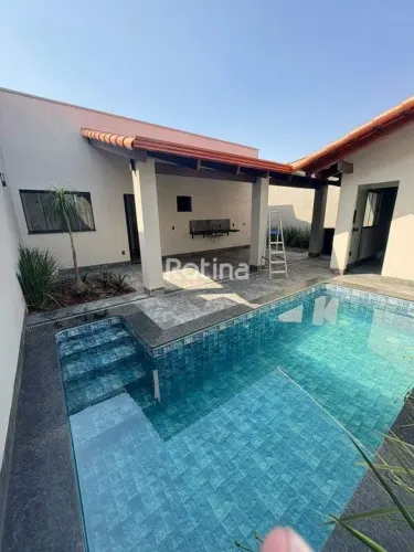 Casa recém-construída com 3 quartos, varanda gourmet e piscina Bairro Jardim das Palmeiras