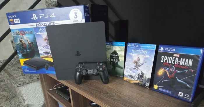PlayStation 4 Slim 1TB Completo na Caixa + Controle + 3 Jogos