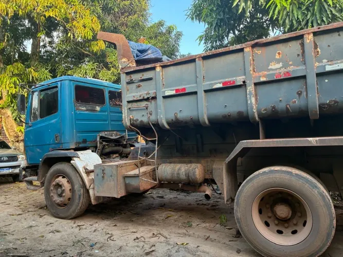 caçamba azul