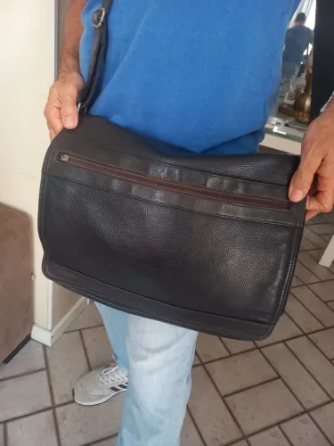 Bolsa Tiracolo CNS Couro.