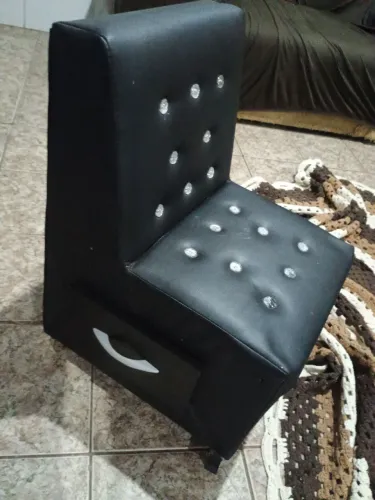 Cadeira cirandinha para manicure