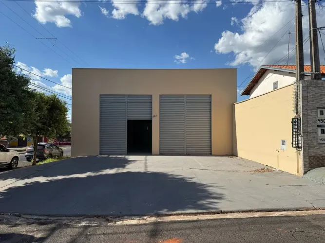 SALÃO COMERCIAL À VENDA NO JARDIM ARROYO  130 M², 2 SALAS E TERRENO DE 220 M²