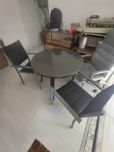 Mesa área externa e 2 cadeiras