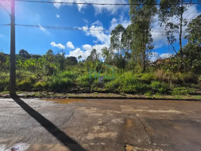Excelente terreno de 2.400m² á venda no bairro Chácaras Poços de Caldas MG.