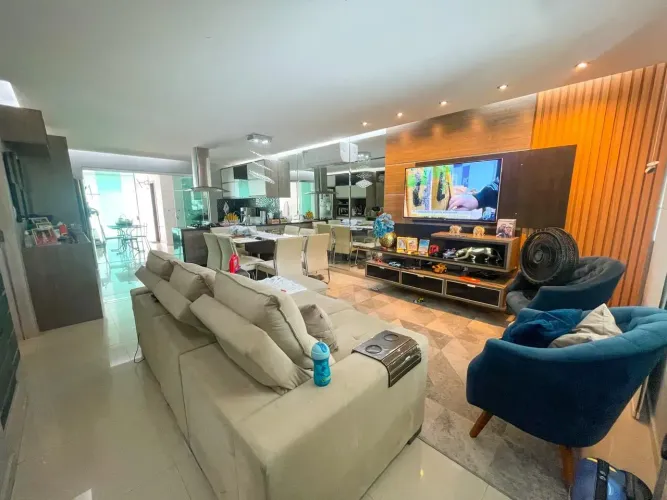 Casa Térrea no Forest Hill com 250m²/ 03 Quartos sendo 1 Suíte/ 04 Vagas