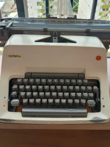 Maquina de escrever - Olympia SG3
