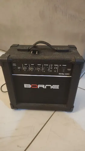 Amplificador cubo para guitarra borne strike G30 preto 15W bivolt