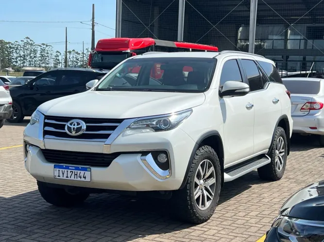 Toyota Hilux SW4 SRX 4X4 2.8 TDI 16V Dies. Aut. 2017