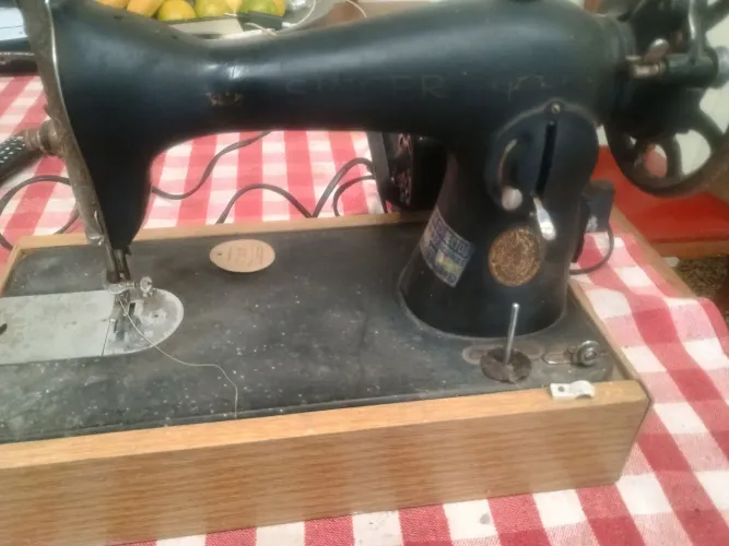 Máquina de costura Singer Antiga