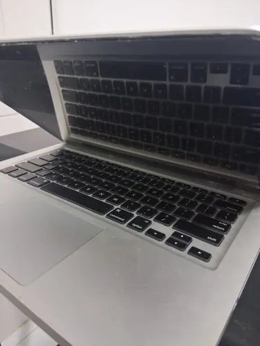 MacBook Pro 2010 (para sucatear)