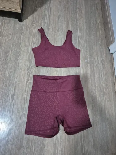 Conjunto de ginástica short e top