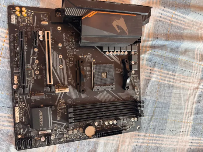 Placa mãe B550 Aorus Elite 