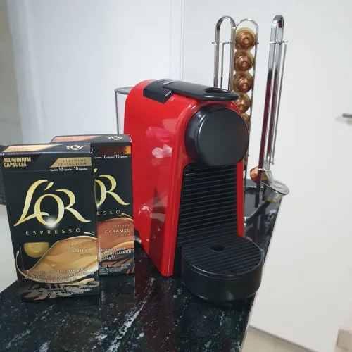 Cafeteira Nespresso Essenza Mini + Suporte [impecável]