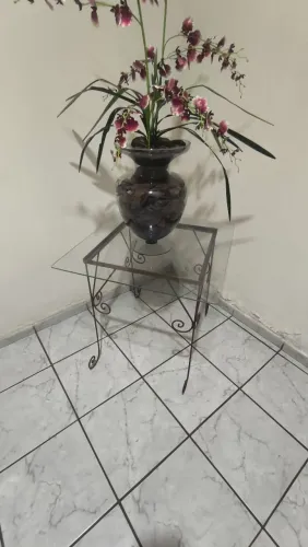 Aparador / Mesa de Apoio em Ferro Artesanal com Vidro