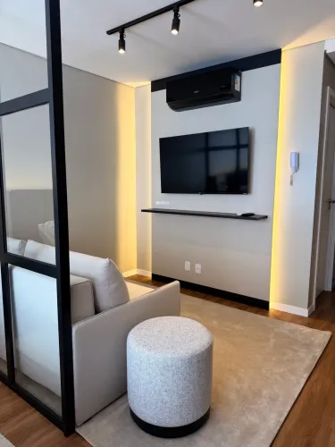 Studio mobiliado no coração de Florianópolis | Pronto para morar