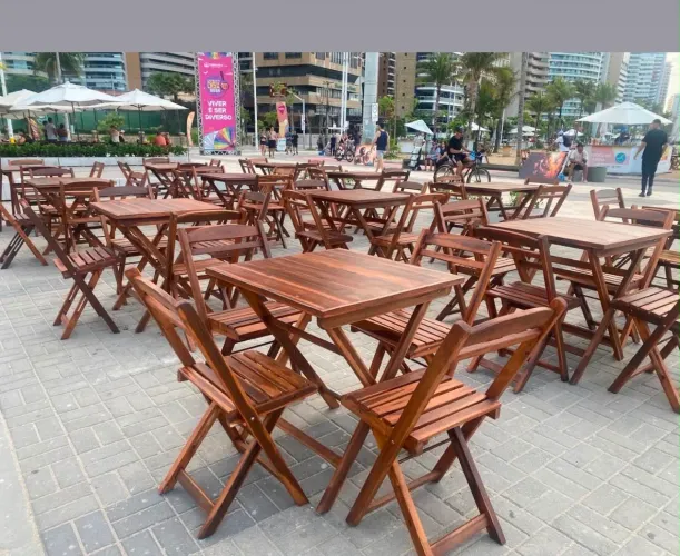 Mesas e cadeiras de bar e restaurante