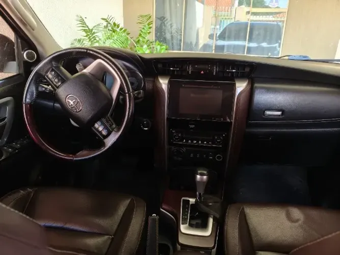 Toyota Hilux SW4 SRX 4X4 2.8 TDI 16V Dies. Aut. 2017