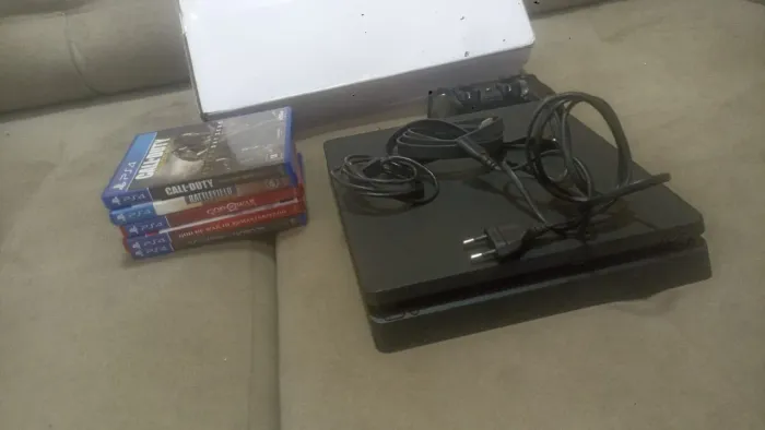Vende-se PS4 1TB 