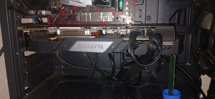 RX 5700 XT gigabyte 3 fan/ vendo ou troco em superior igual ou inferior