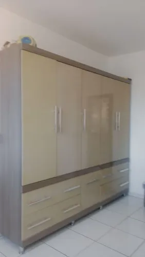 Guarda roupa casal com 6 portas e 4 gavetas