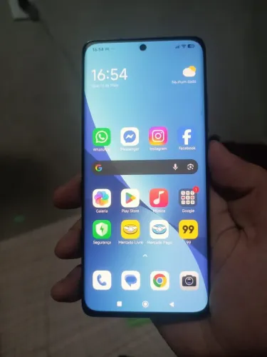 Vendo celular mi12 256 gb 12 ram bem conservado 