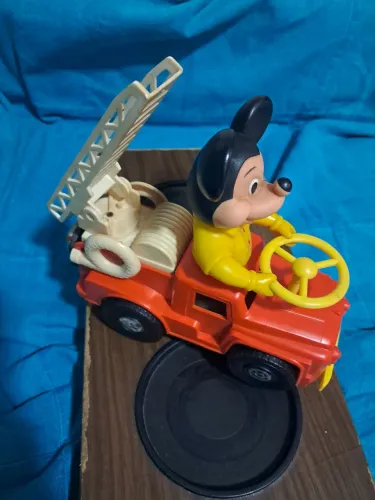 Mickey bombeiro produzido nos anos 70 Da estrela 