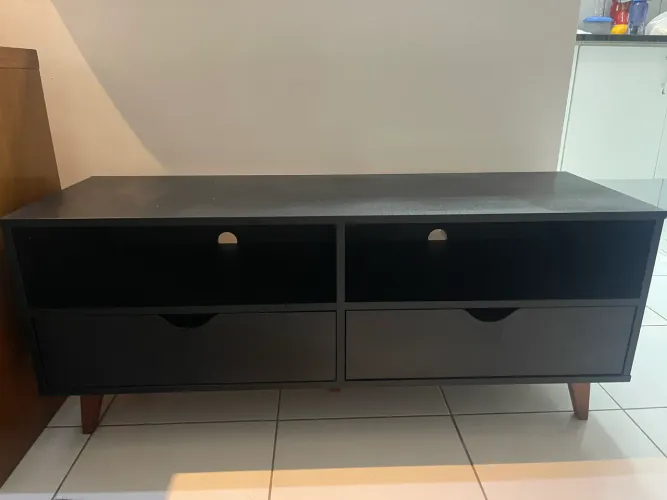 Matinhos - Rack preto tok stok e tapete cinza