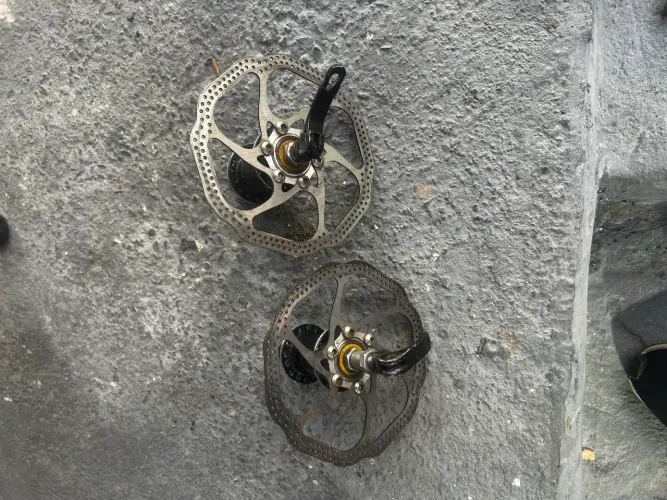 Vendo cubo de rolamento cm disco pra aro 26